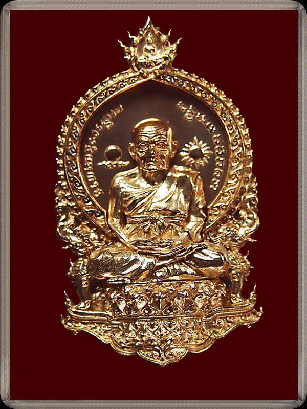 สมเด็จหลวงพ่อทวดนั่งพาน พุทธอุทธยานมหาราช รุ่น๑ พิมพ์เสมา เนื้อนวะโลหะแก่ทองเต็มสูตร ๒๕๔